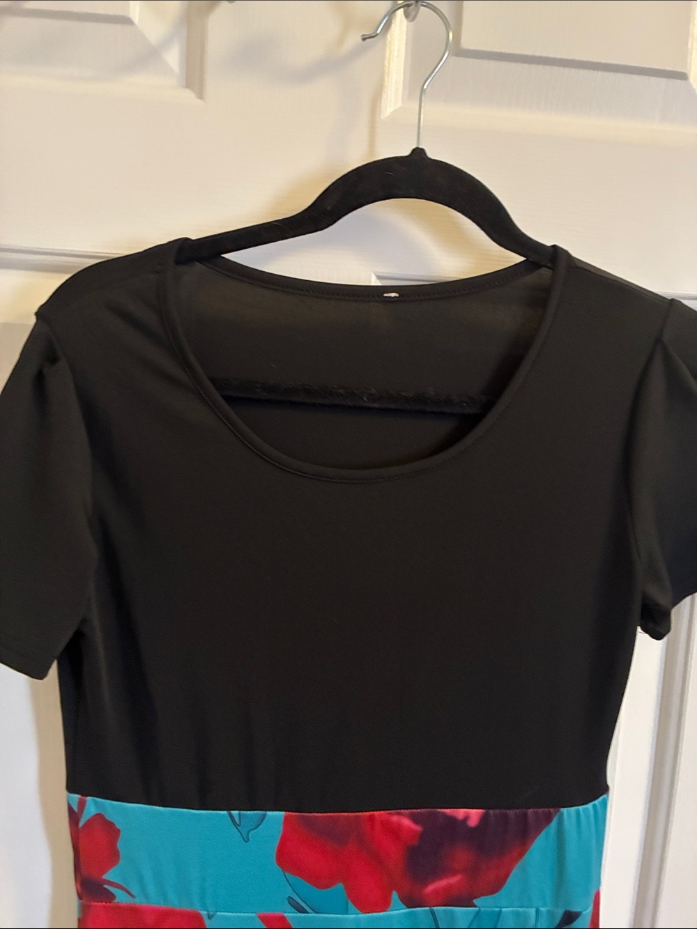 Black & Teal Floral Maxi Dress with Red Bloom Print - Picture 2 of 5